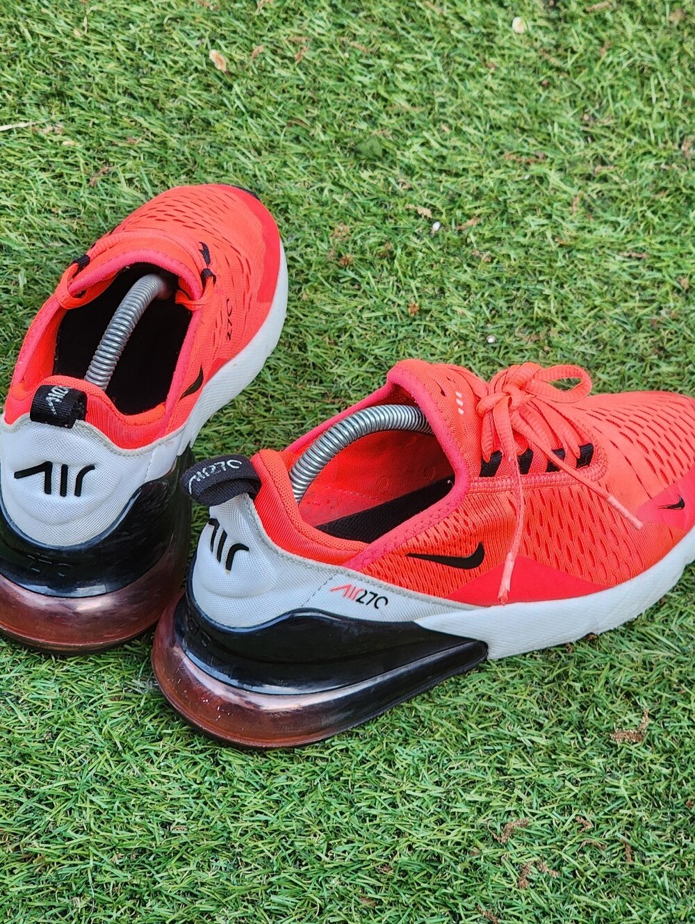 NIKE AIR MAX 270 - Women's Sneakers - SIZE 8. (Please See All Pictures) - Picture 6 of 9